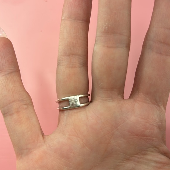 Gucci Silver Ring (size 5) - Picture 4 of 4